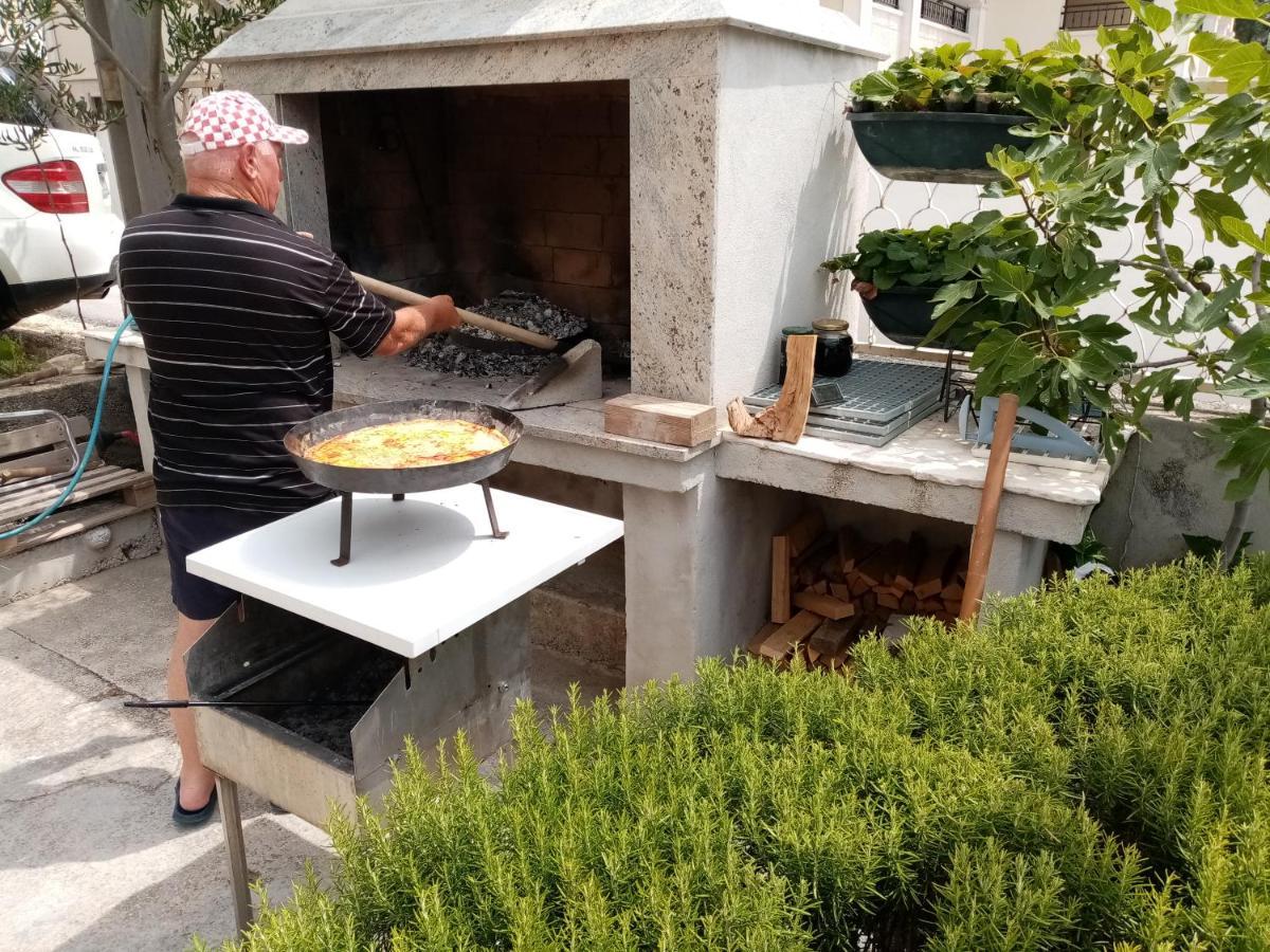 Apartman Figaro Pogled Od Milijun Dolara, 2 Tusa, 2 Wc Kaštela 객실 사진