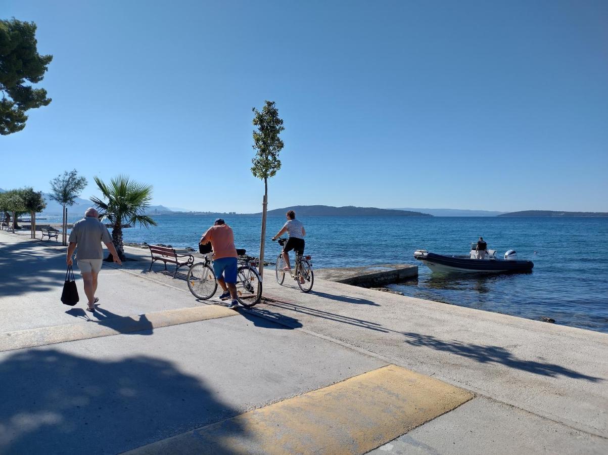 Apartman Figaro Pogled Od Milijun Dolara, 2 Tusa, 2 Wc Kaštela 객실 사진